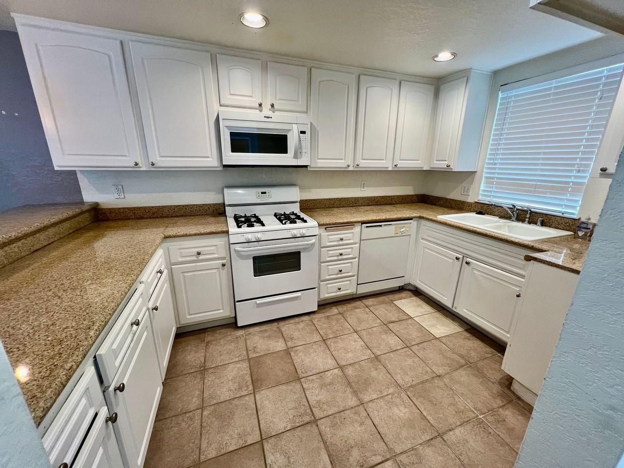 674 Sycamore Ave - Photo 5 of 17