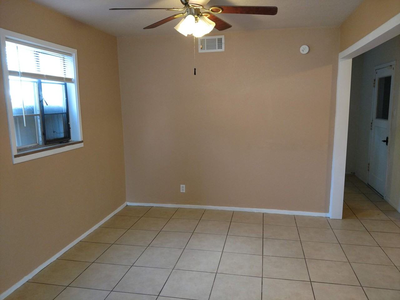 2610 Azalea St - Photo 3 of 16