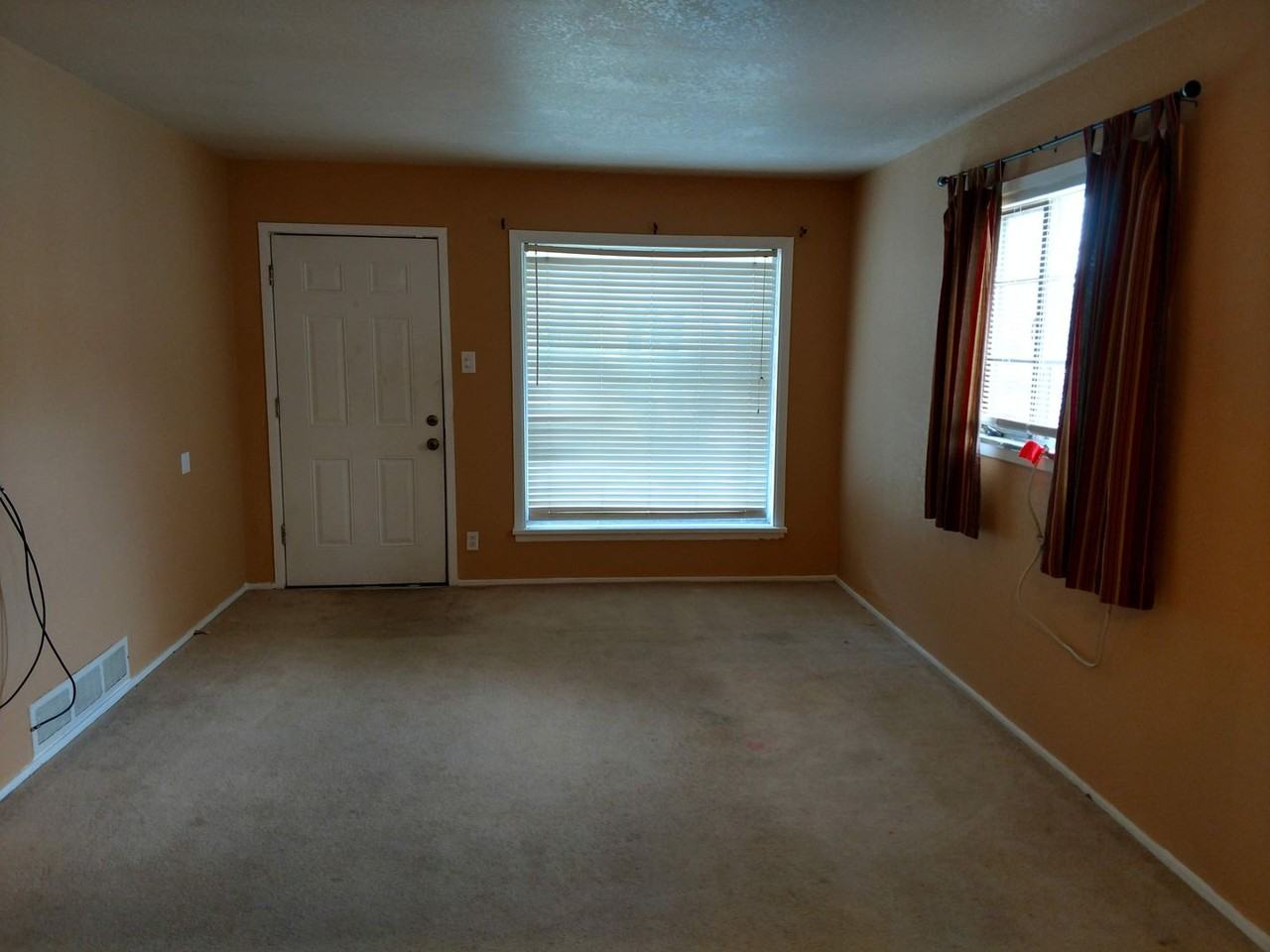 2610 Azalea St - Photo 5 of 16