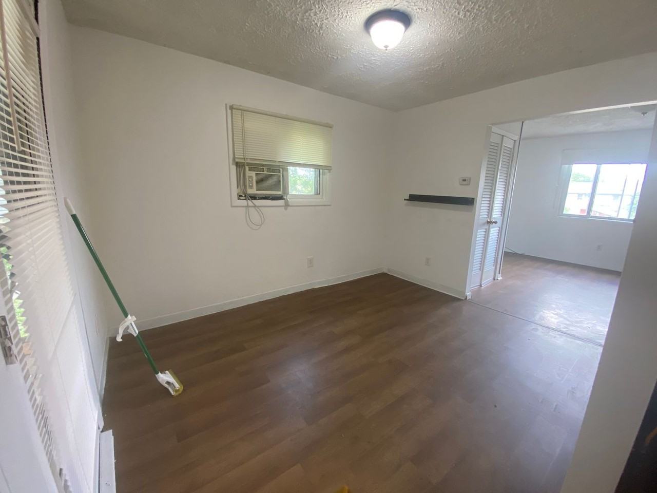 901 N Lindbergh Dr - Photo 5 of 14