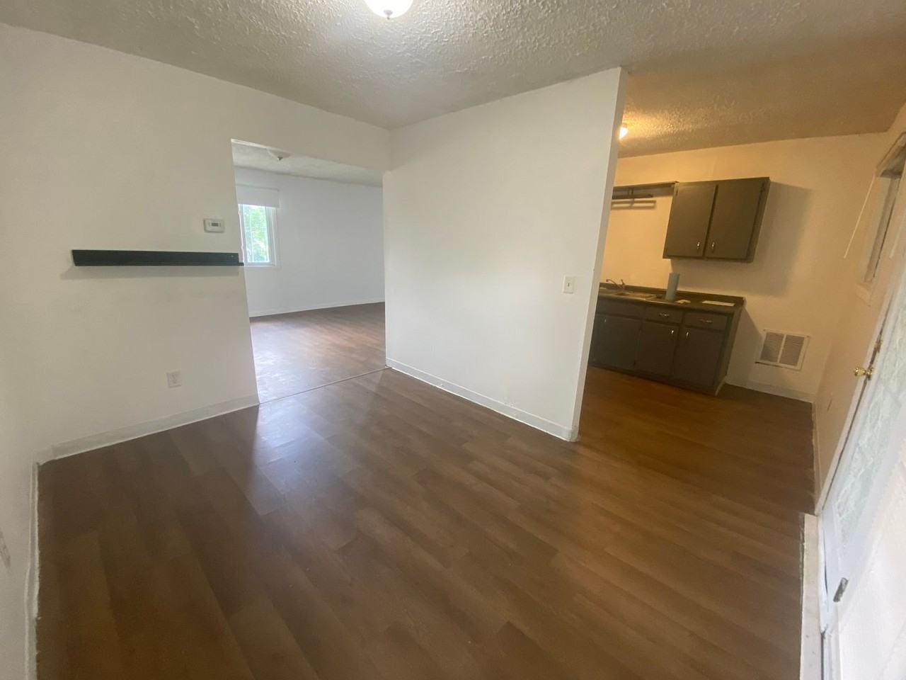 901 N Lindbergh Dr - Photo 6 of 14
