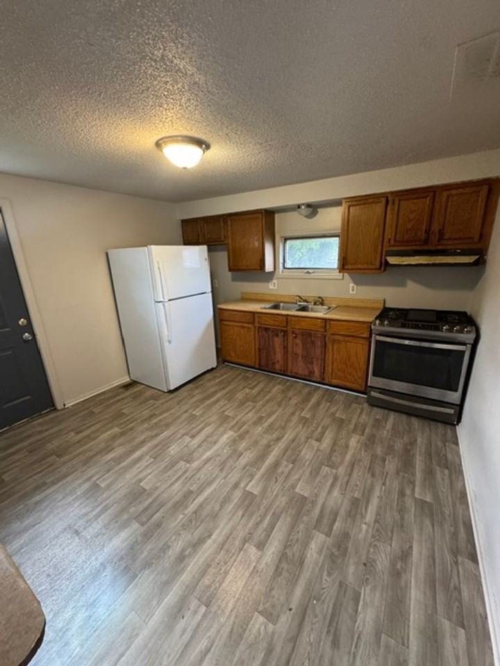 1024 Colerick St - Photo 3 of 8