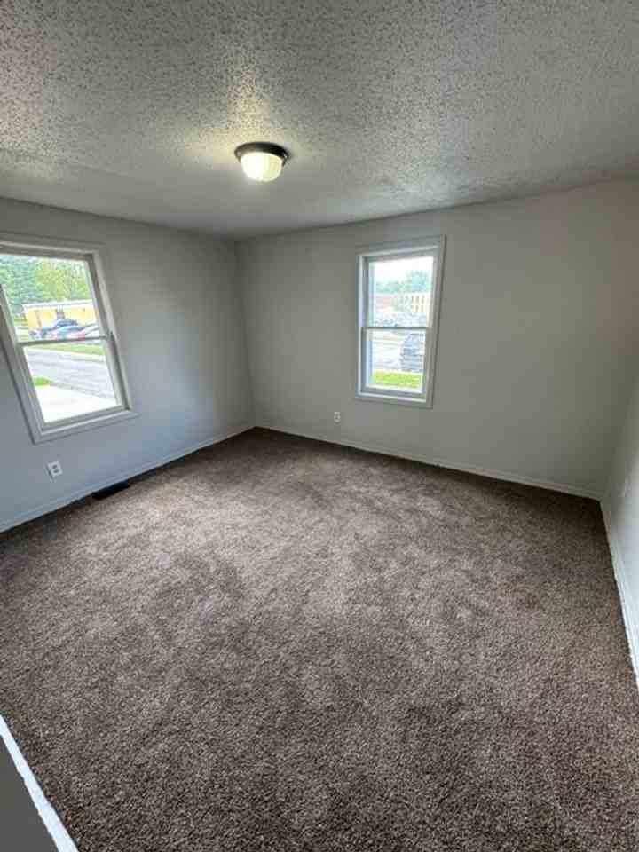 1024 Colerick St - Photo 4 of 8