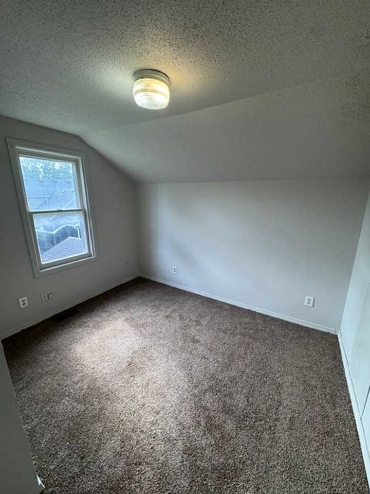 1024 Colerick St - Photo 5 of 8