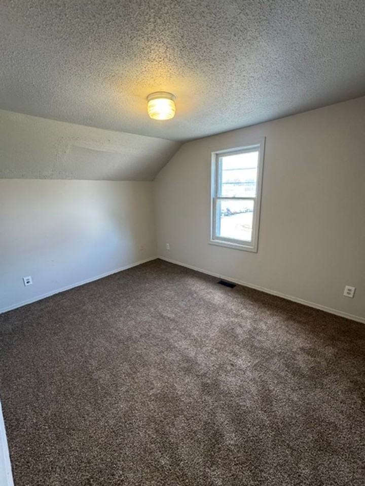 1024 Colerick St - Photo 6 of 8