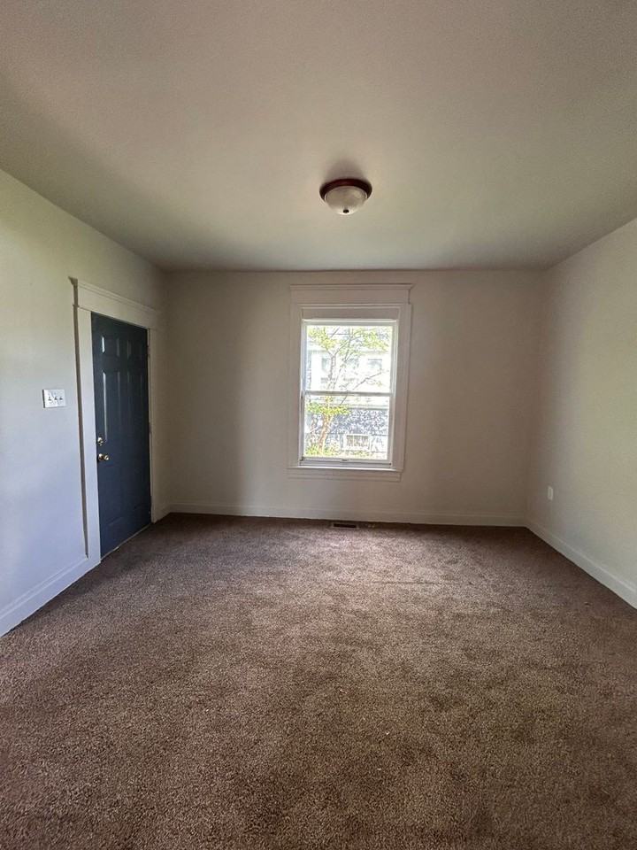 1159 Kinsmoor Ave - Photo 2 of 8