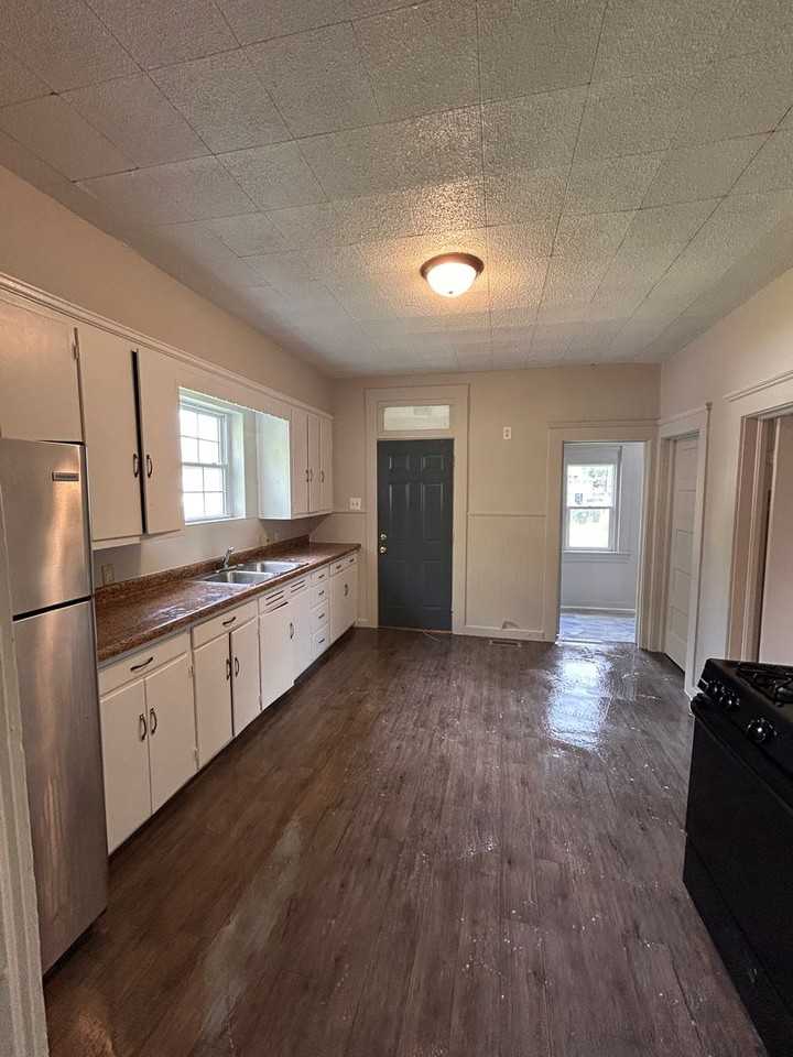 1159 Kinsmoor Ave - Photo 3 of 8