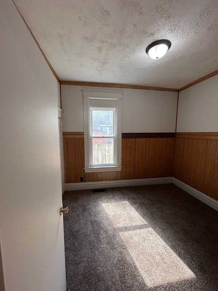 1159 Kinsmoor Ave - Photo 4 of 8