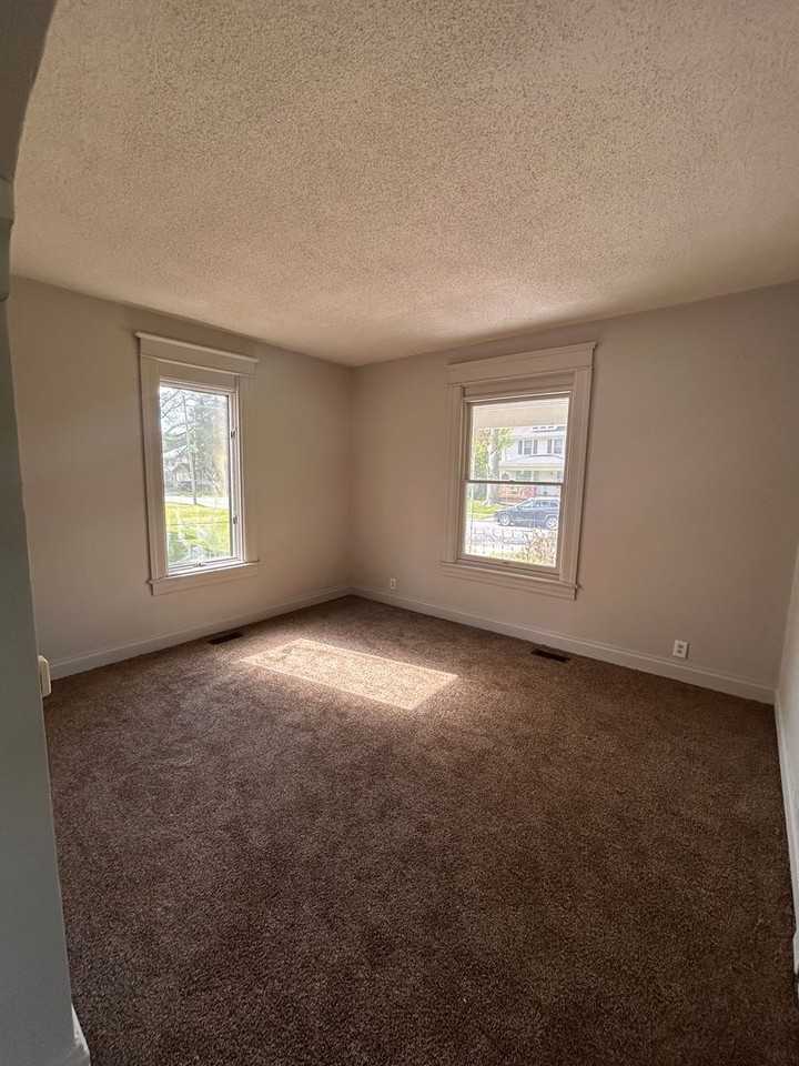 1159 Kinsmoor Ave - Photo 5 of 8