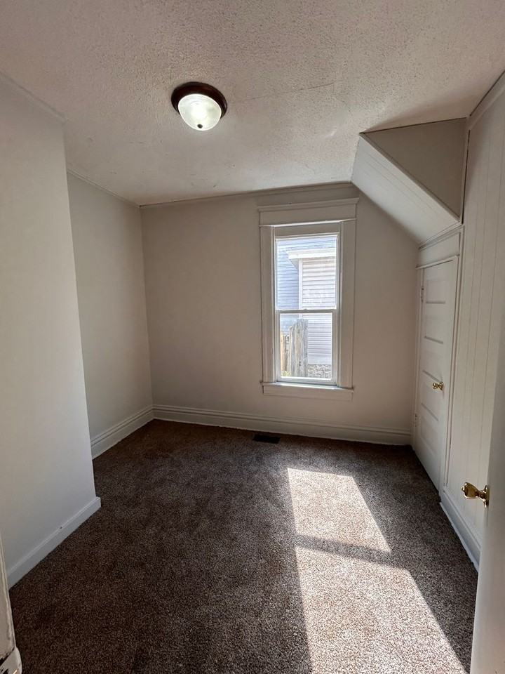 1159 Kinsmoor Ave - Photo 6 of 8
