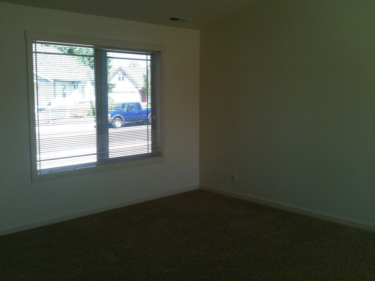 1012 53rd St - Photo 2 of 6