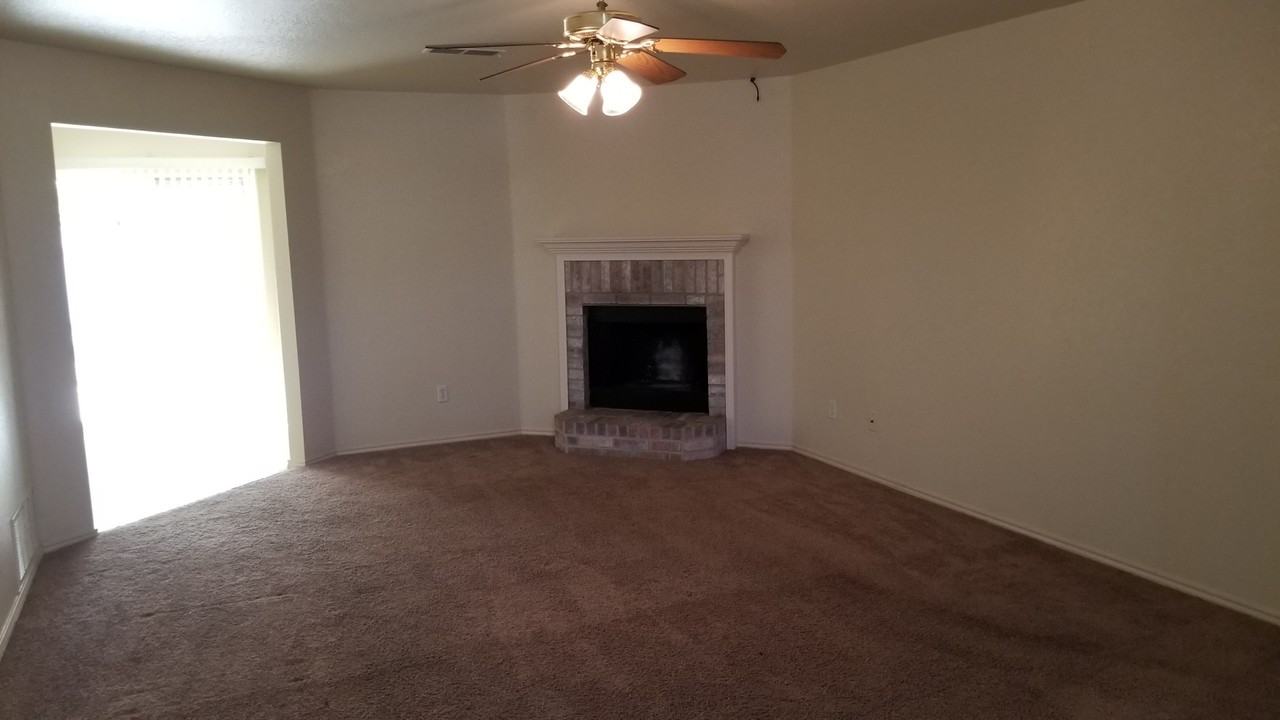 7215 Upland Bend Dr - Photo 2 of 12