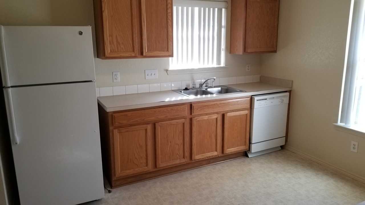 7215 Upland Bend Dr - Photo 3 of 12