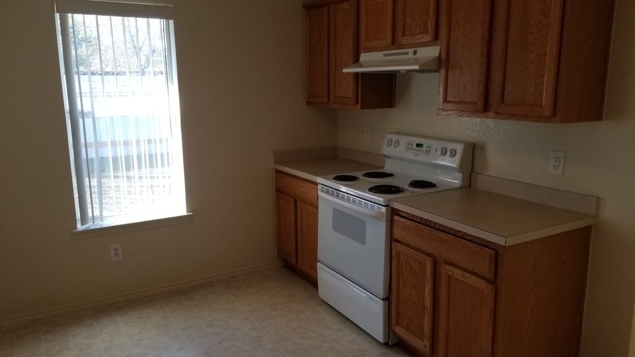 7215 Upland Bend Dr - Photo 4 of 12