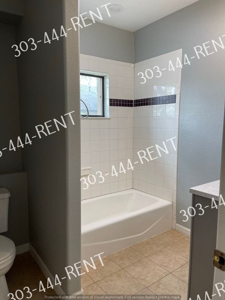 1357 Newton St - Photo 6 of 8