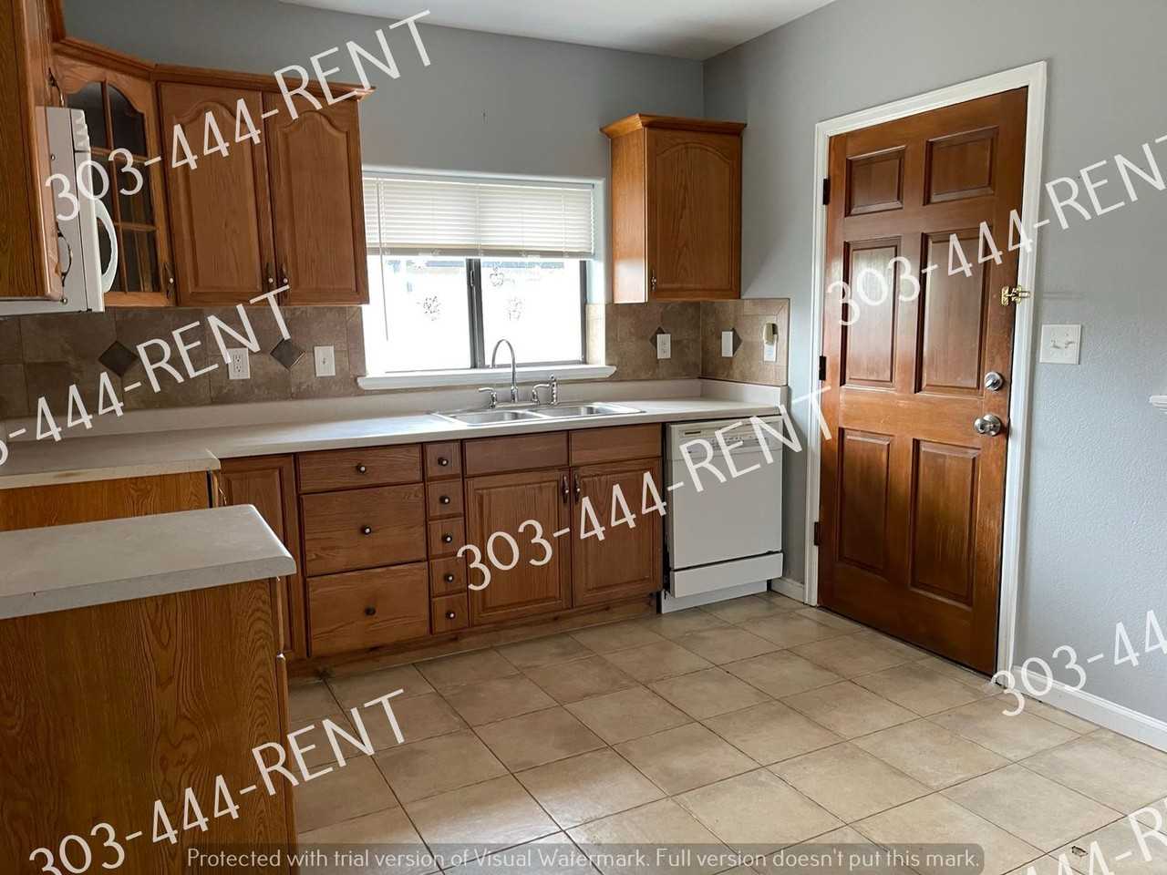 1357 Newton St - Photo 7 of 8