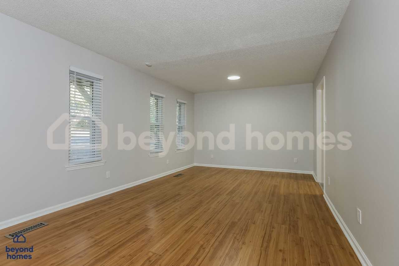 2709 Millbrook Rd - Photo 3 of 19