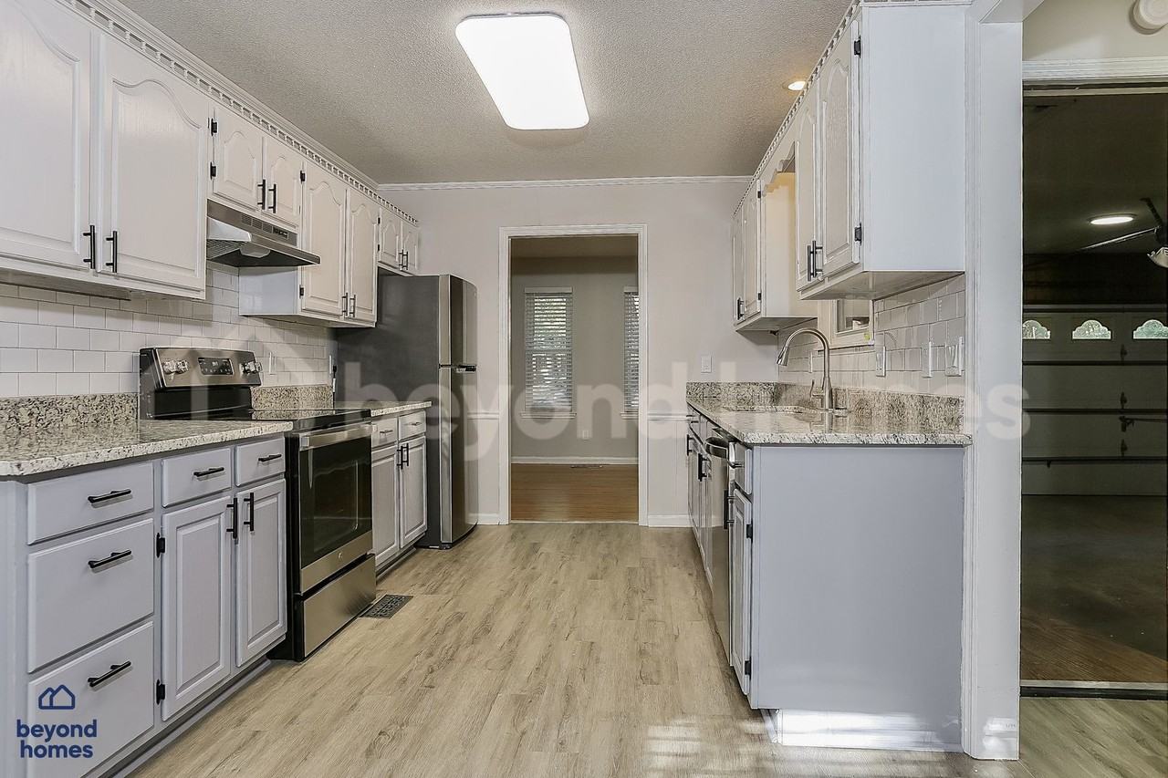 2709 Millbrook Rd - Photo 6 of 19