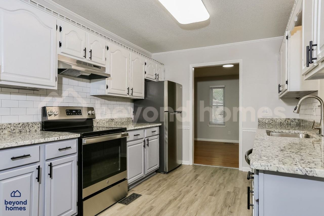 2709 Millbrook Rd - Photo 7 of 19