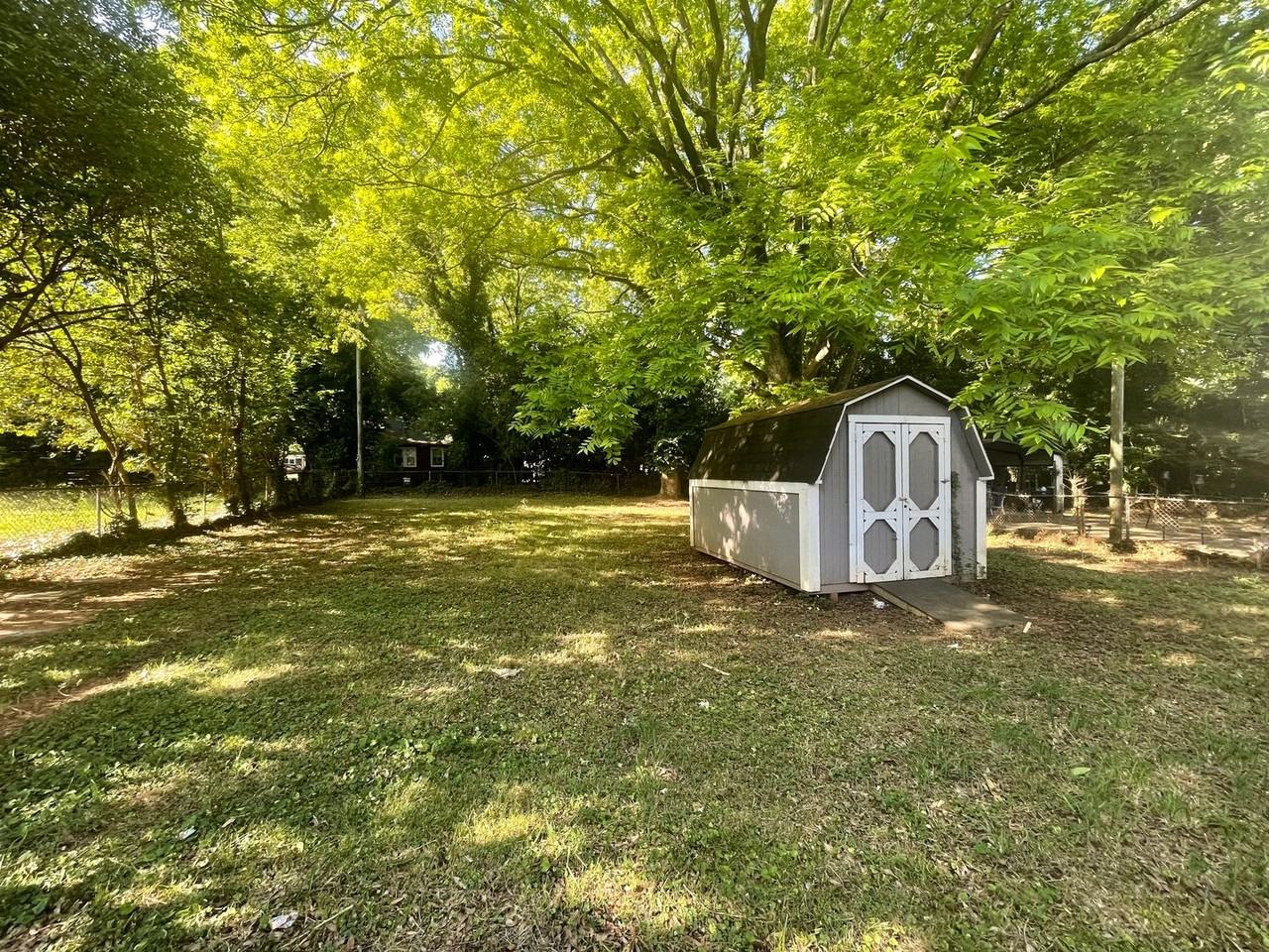 1015 Lomond Ave - Photo 2 of 2
