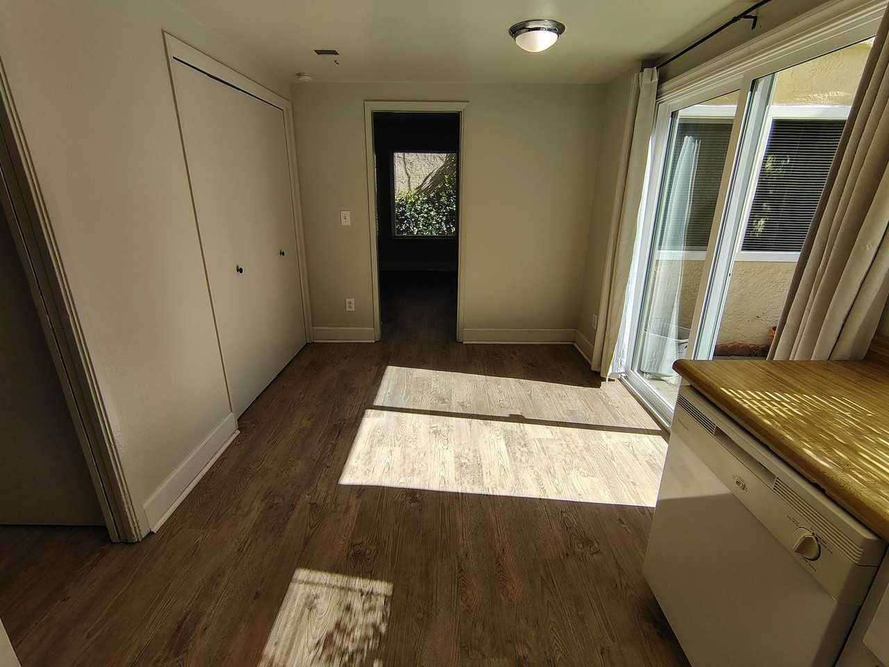 939 Claremont Ct - Photo 3 of 19