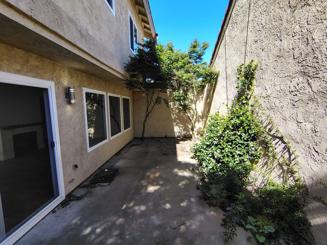 939 Claremont Ct - Photo 6 of 19