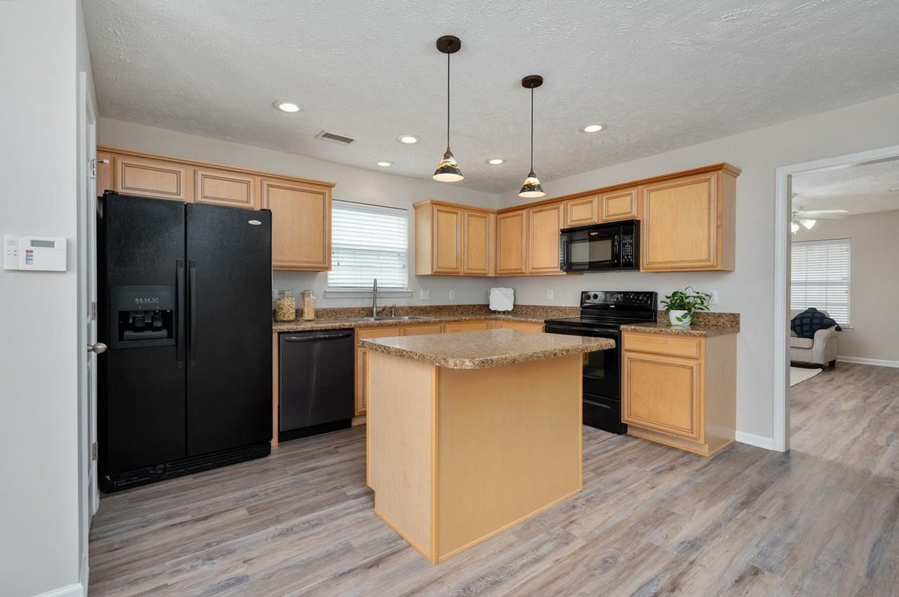 3705 Shoteka Dr - Photo 2 of 17