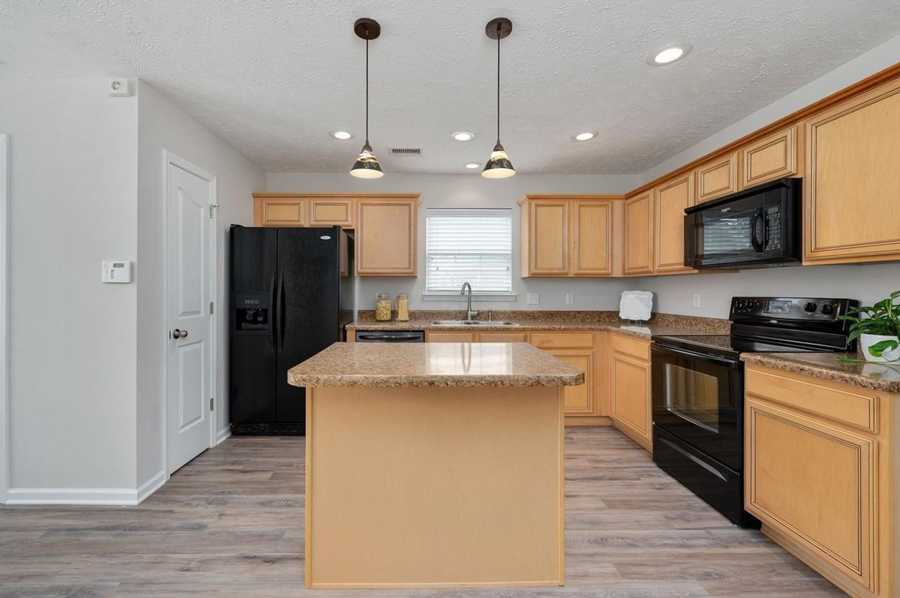 3705 Shoteka Dr - Photo 3 of 17