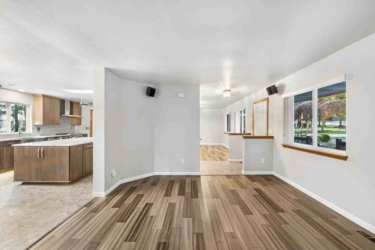 23043 Se 21st St - Photo 4 of 38