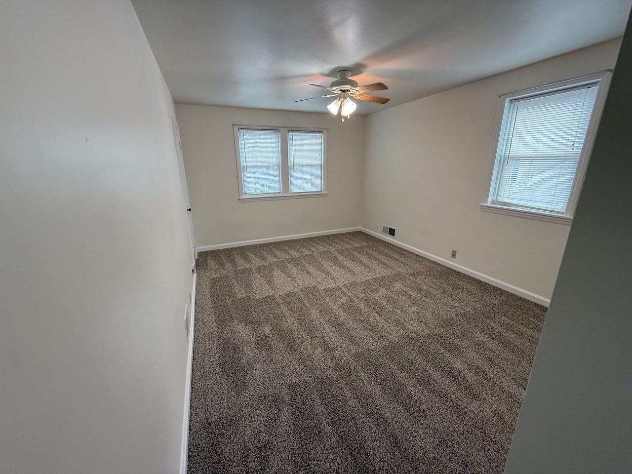 317 S Washington St - Photo 3 of 22