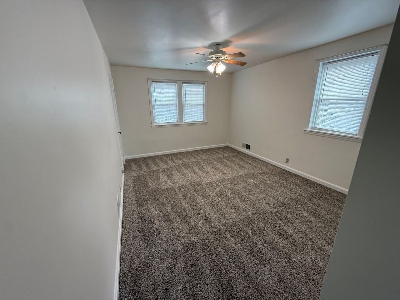 317 S Washington St - Photo 4 of 22