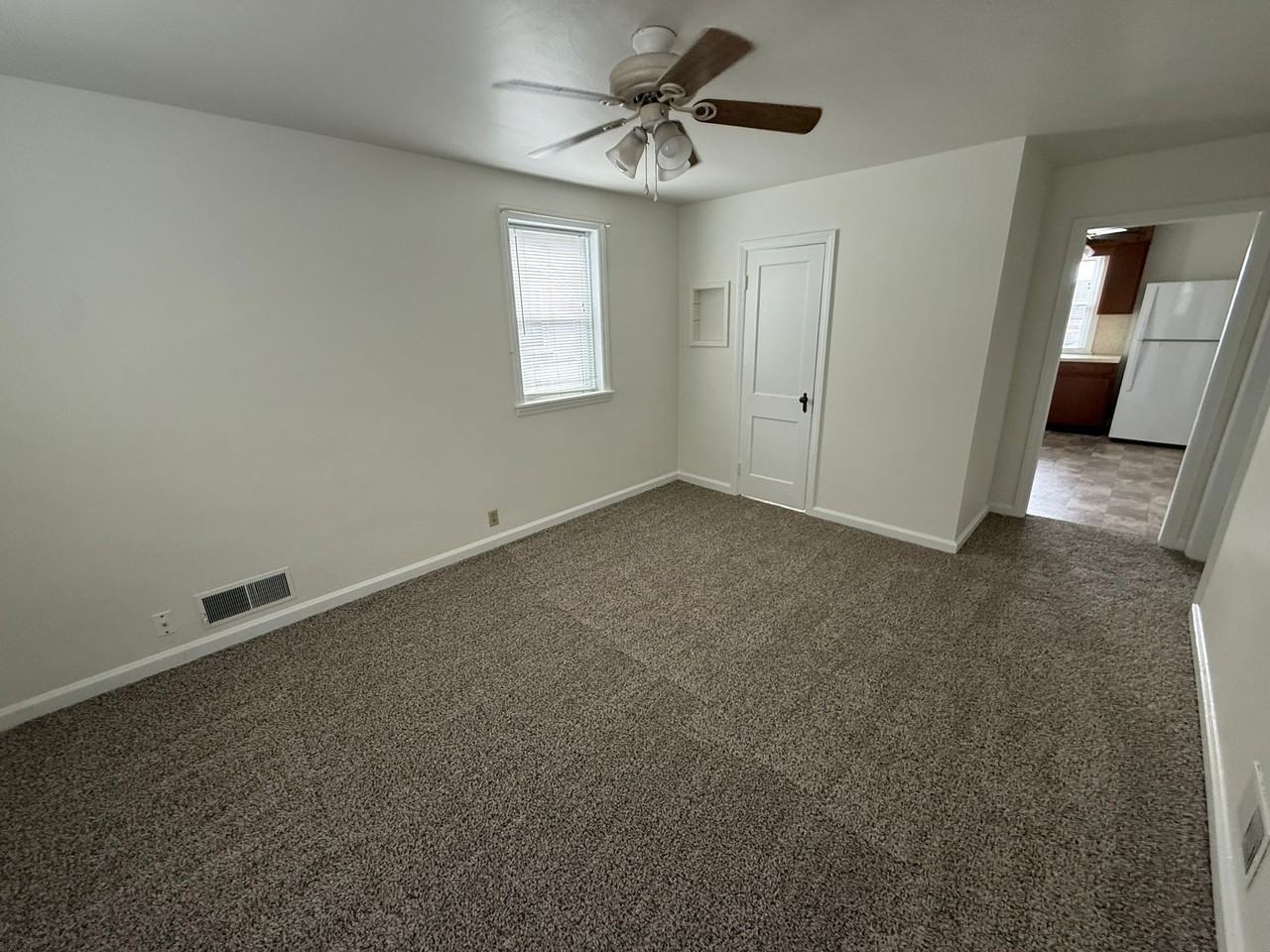 317 S Washington St - Photo 5 of 22