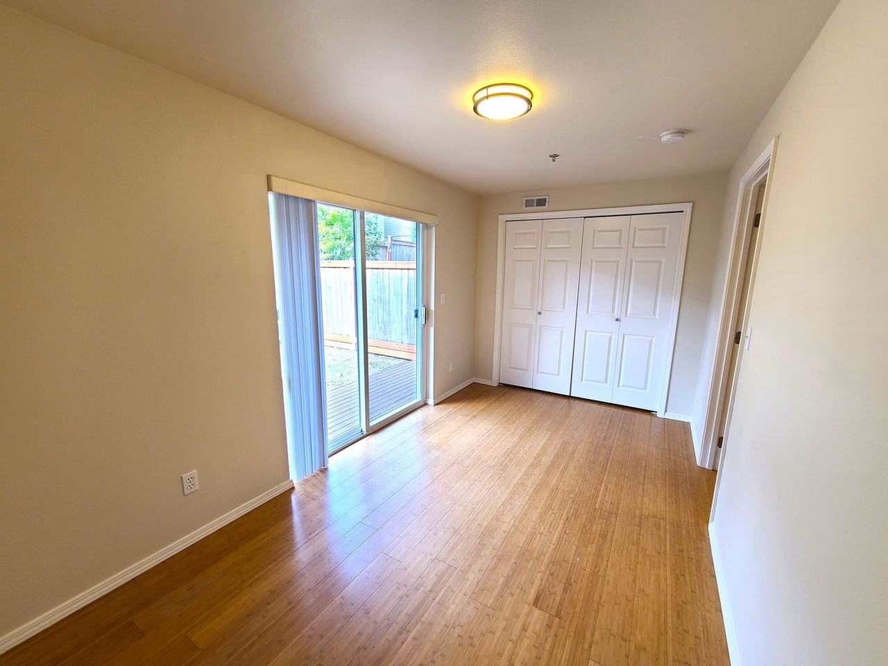 6527 35th Ave Ne - Photo 4 of 31