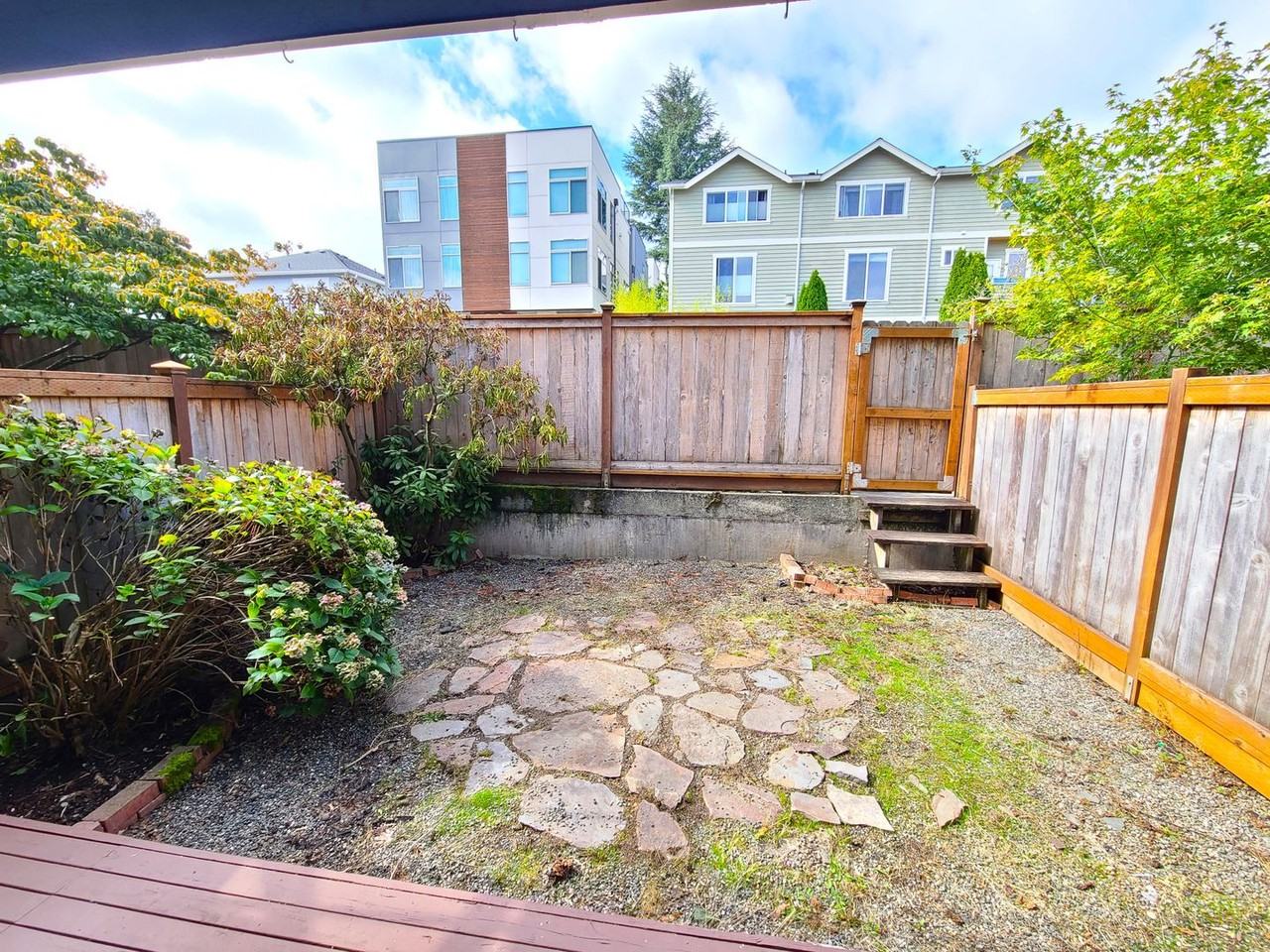 6527 35th Ave Ne - Photo 5 of 31