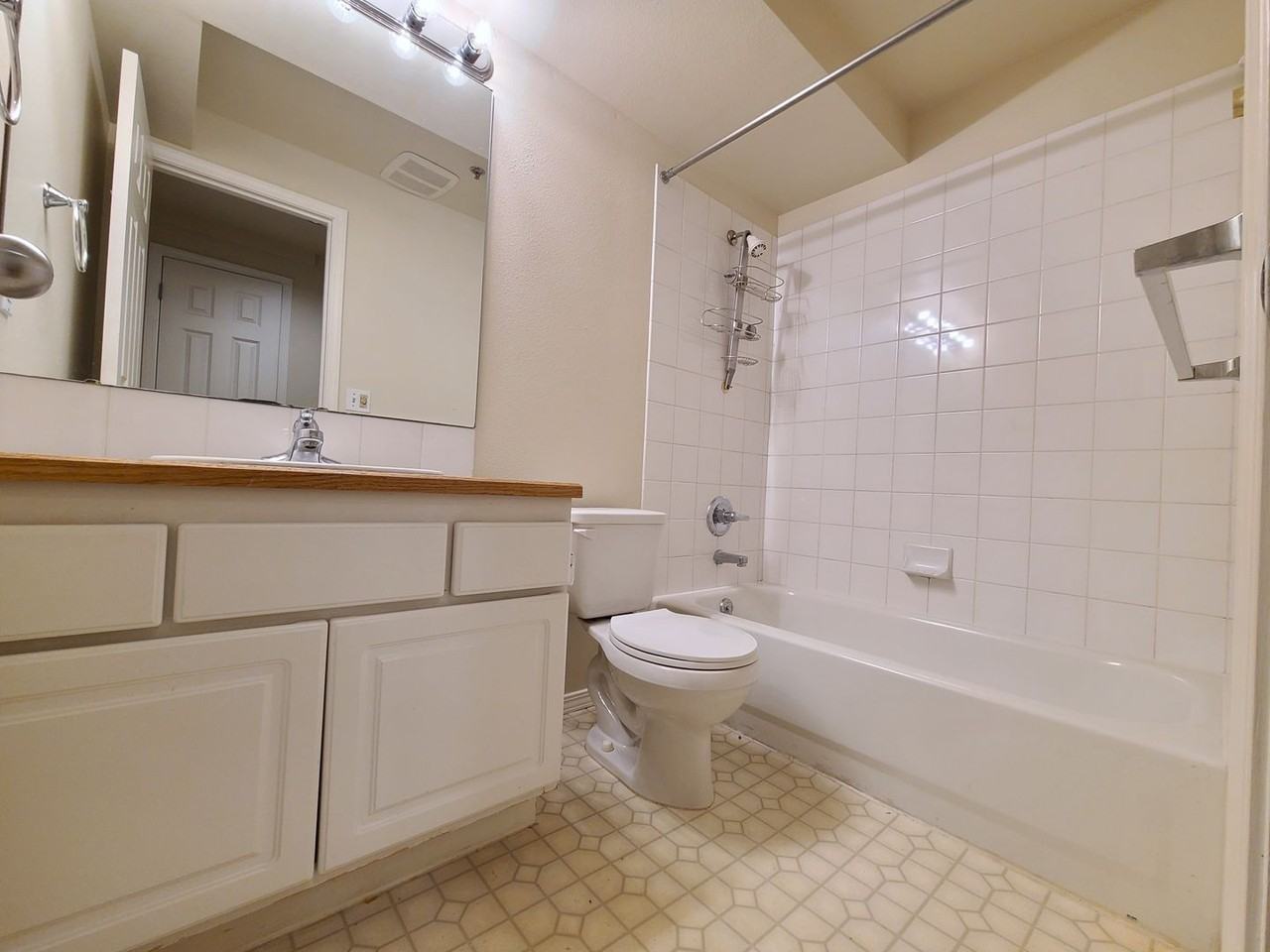 6527 35th Ave Ne - Photo 6 of 31