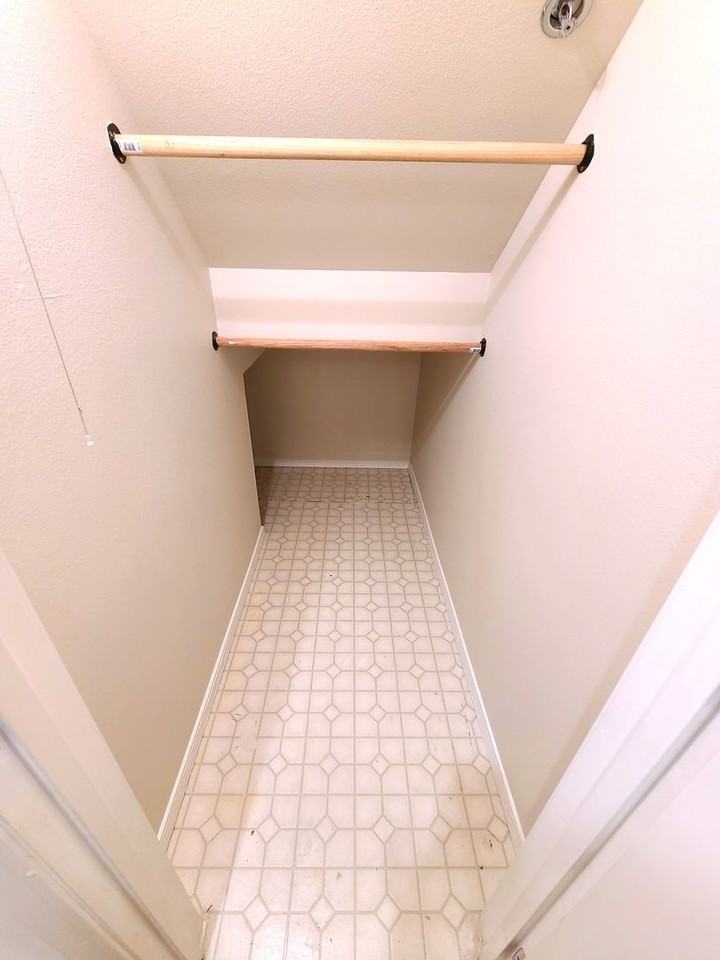 6527 35th Ave Ne - Photo 7 of 31