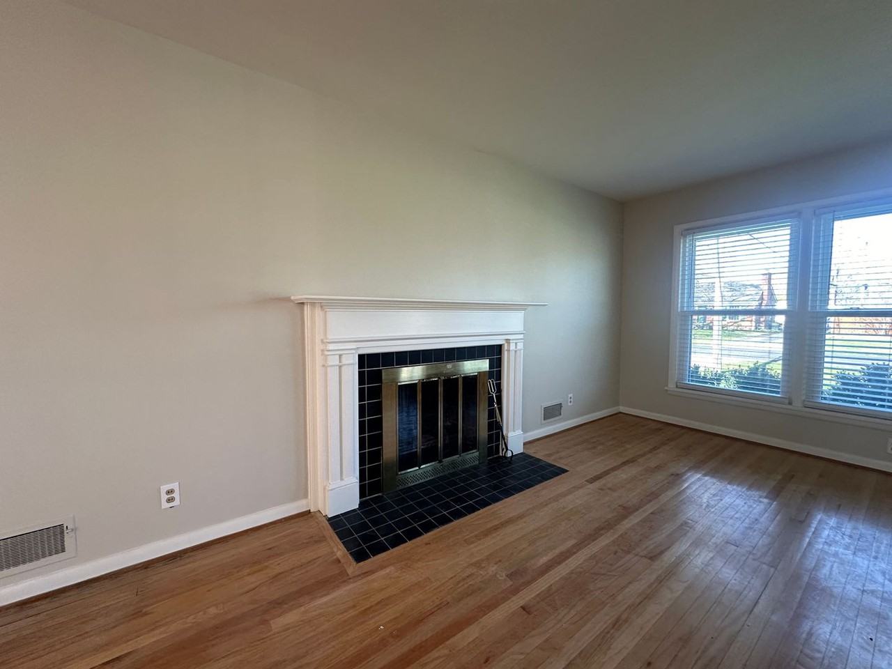 6892 Green Meadow Cir - Photo 4 of 19