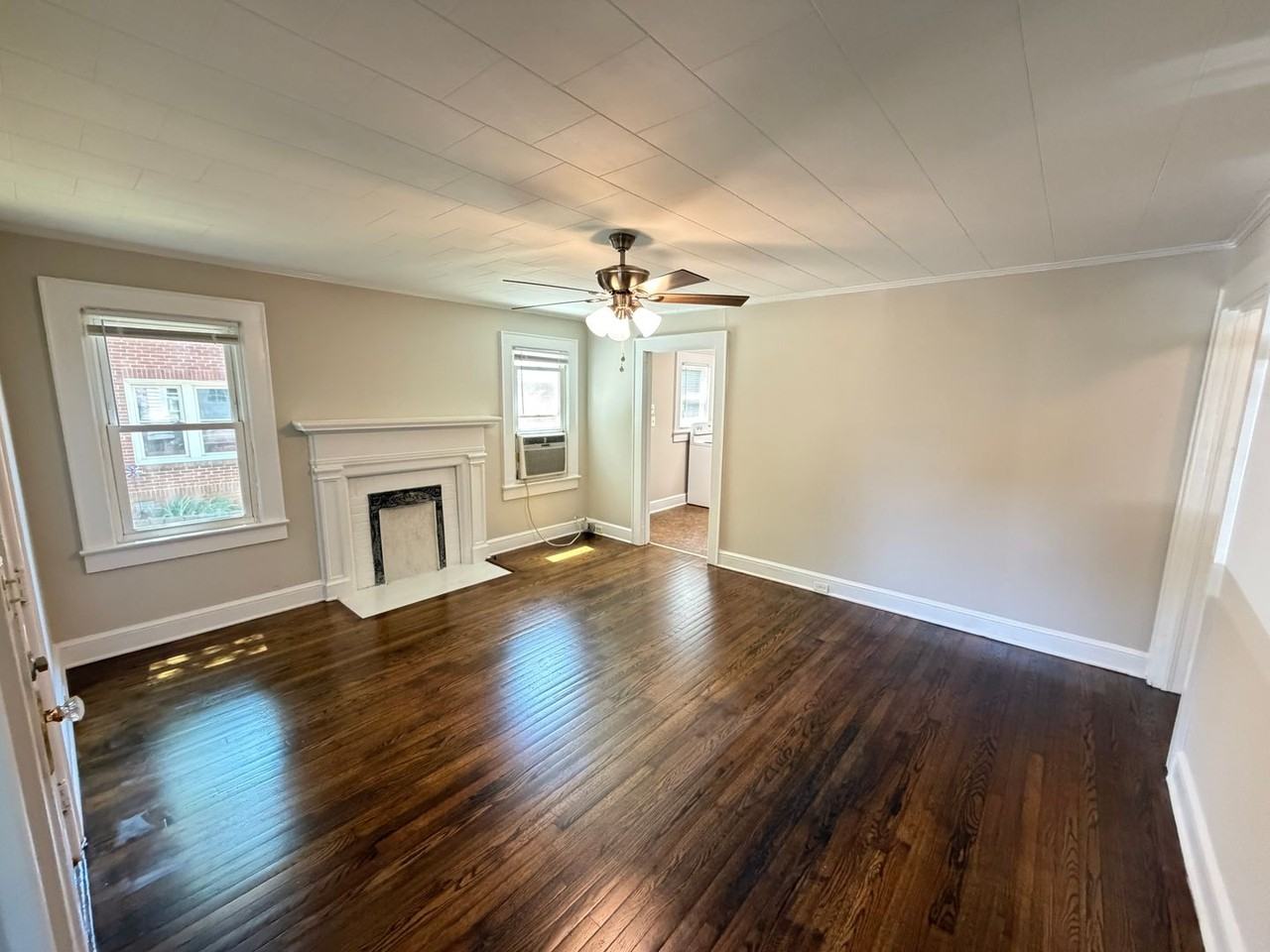 543 Hyde Park Dr Ne - Photo 3 of 10