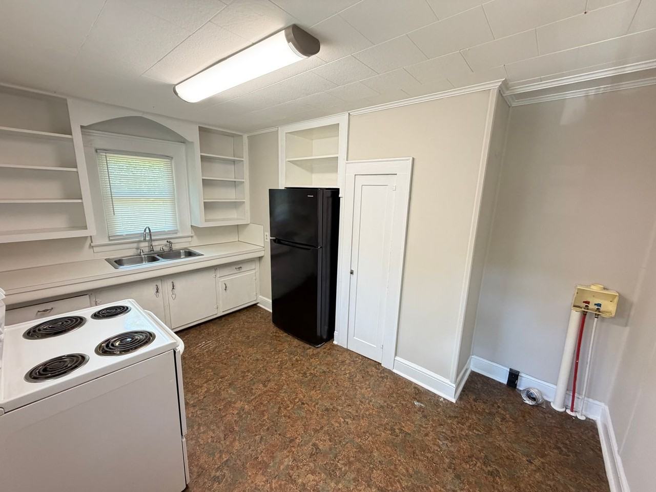 543 Hyde Park Dr Ne - Photo 5 of 10