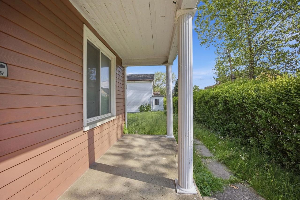 827 Hinnerman St - Photo 3 of 27