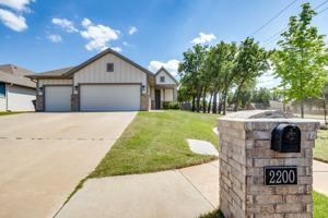 featured image of 2200 Alta Vista Ln