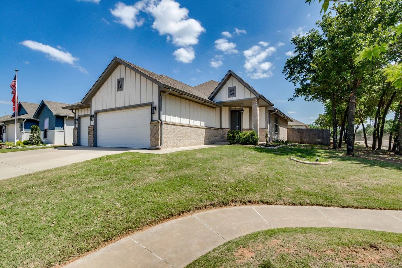 2200 Alta Vista Ln - Photo 2 of 37
