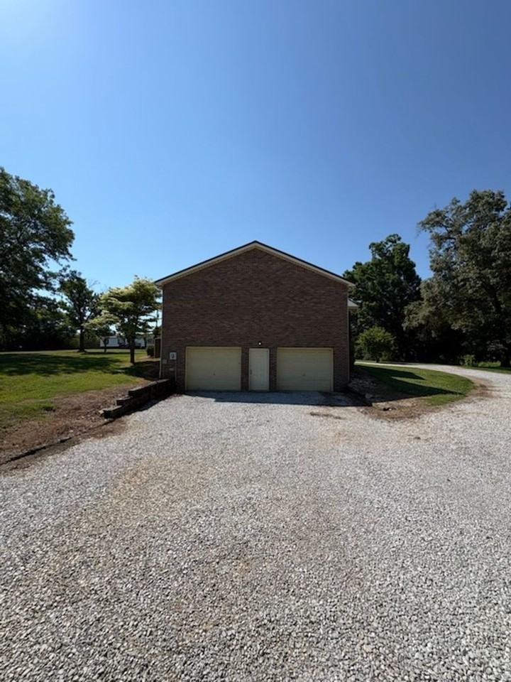 1007 Lowery Loop Rd - Photo 3 of 4