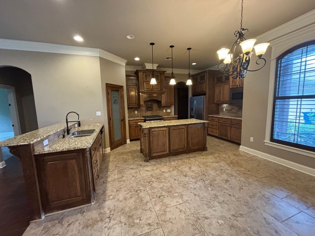 303 Plum Orchard Ln - Photo 4 of 19