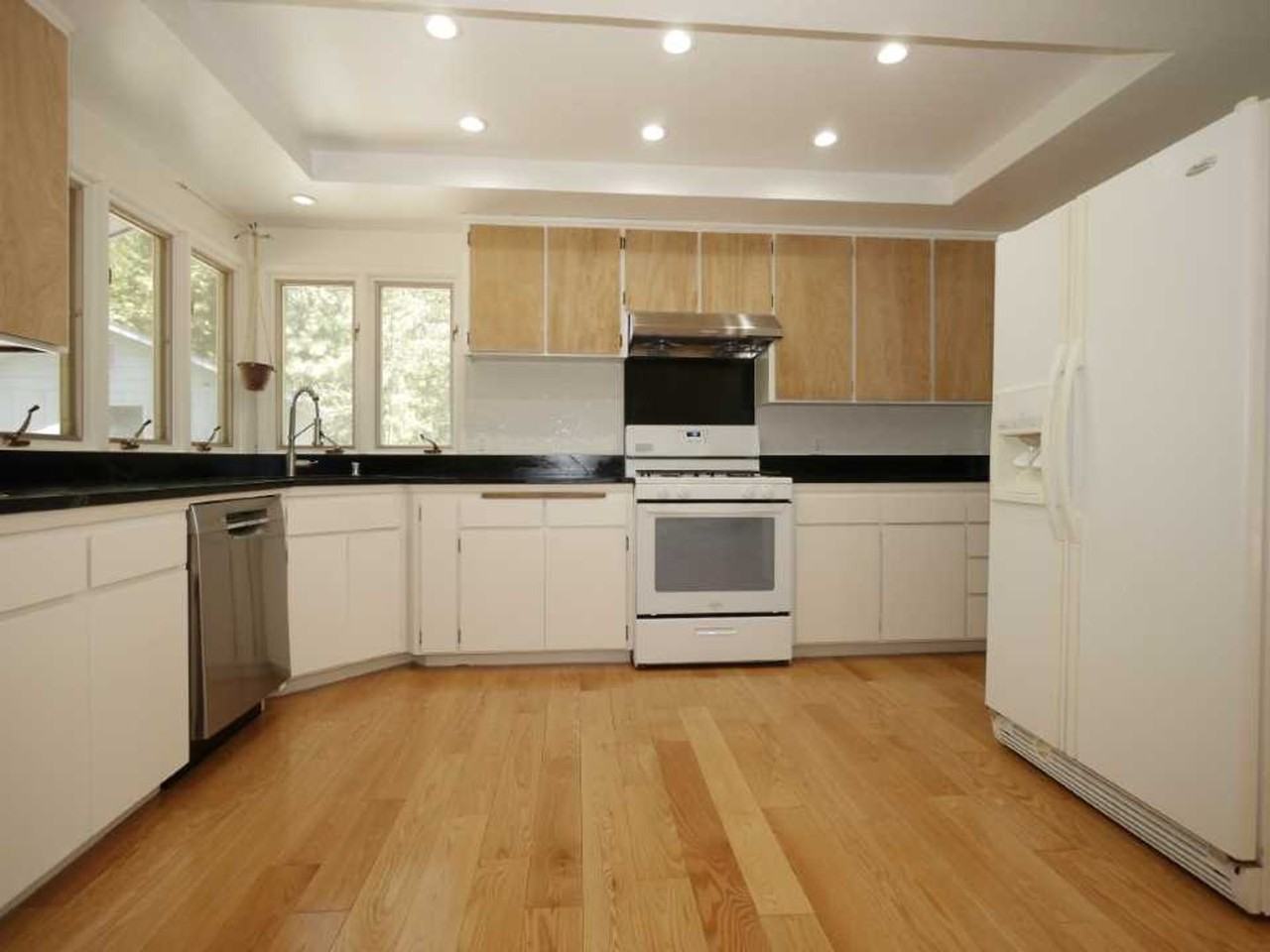 1760 Winton Rd - Photo 3 of 12