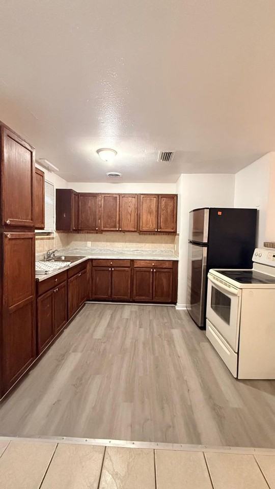 1604 Woodlyn Dr - Photo 4 of 14