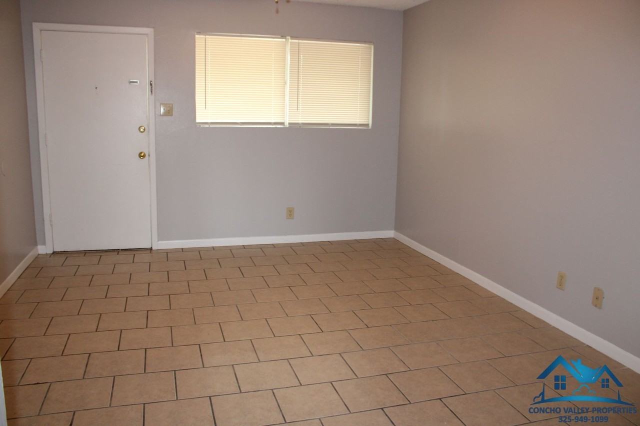 1527 Fulton St - Photo 3 of 11
