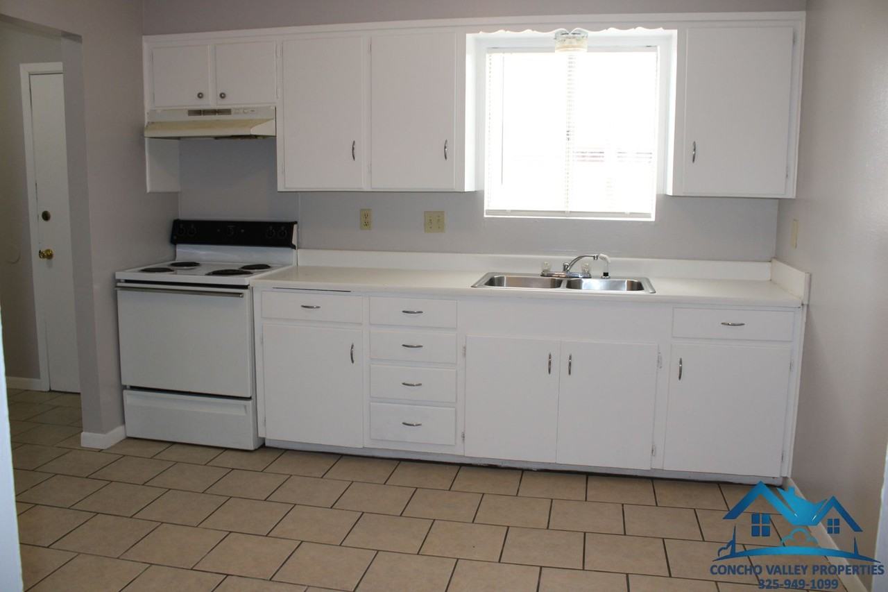 1527 Fulton St - Photo 4 of 11