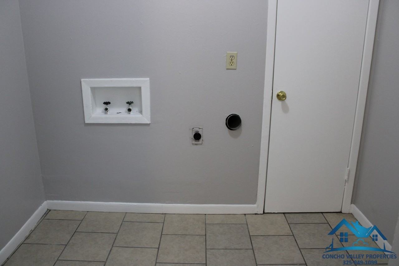 1527 Fulton St - Photo 5 of 11