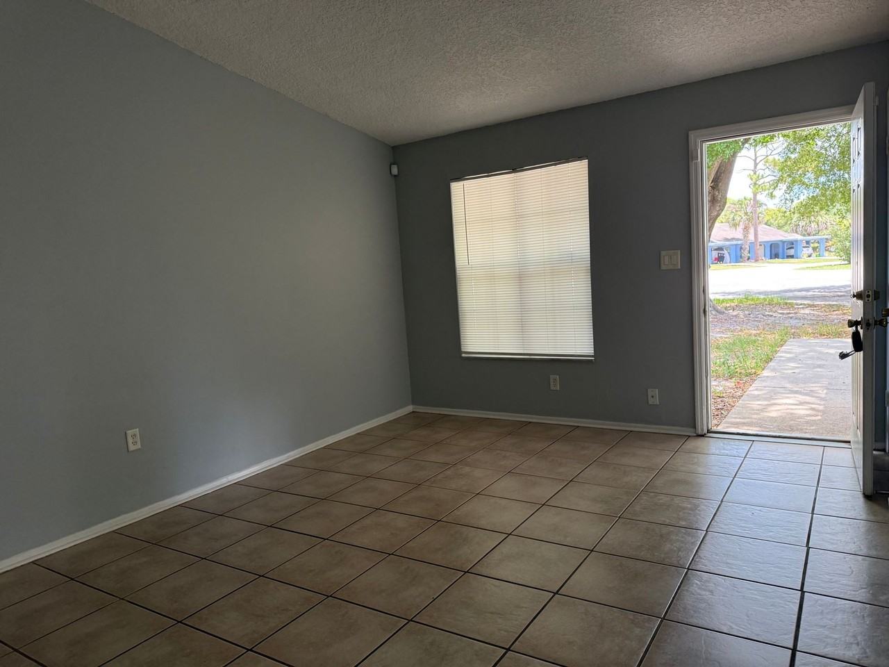 Ridgewood Ln - Photo 5 of 23